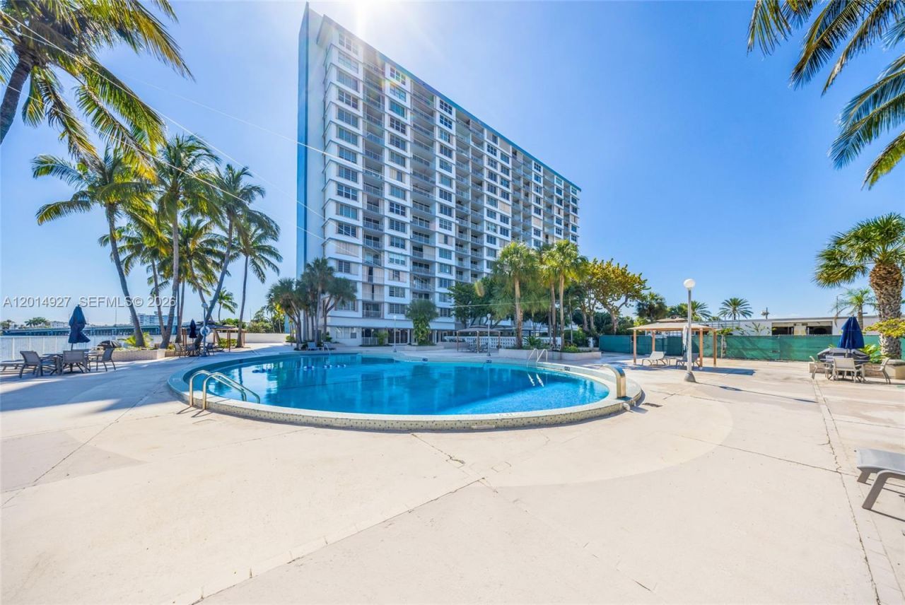 1865 79th St Cswy , Unit 14D, North Bay Village, FL 33141 Photo