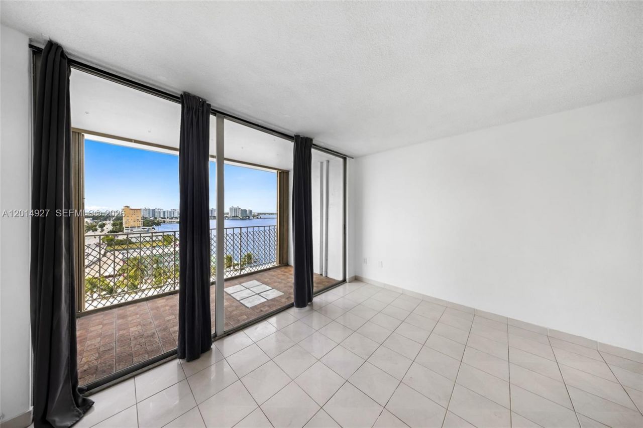 1865 79th St Cswy , Unit 14D, North Bay Village, FL 33141 Photo