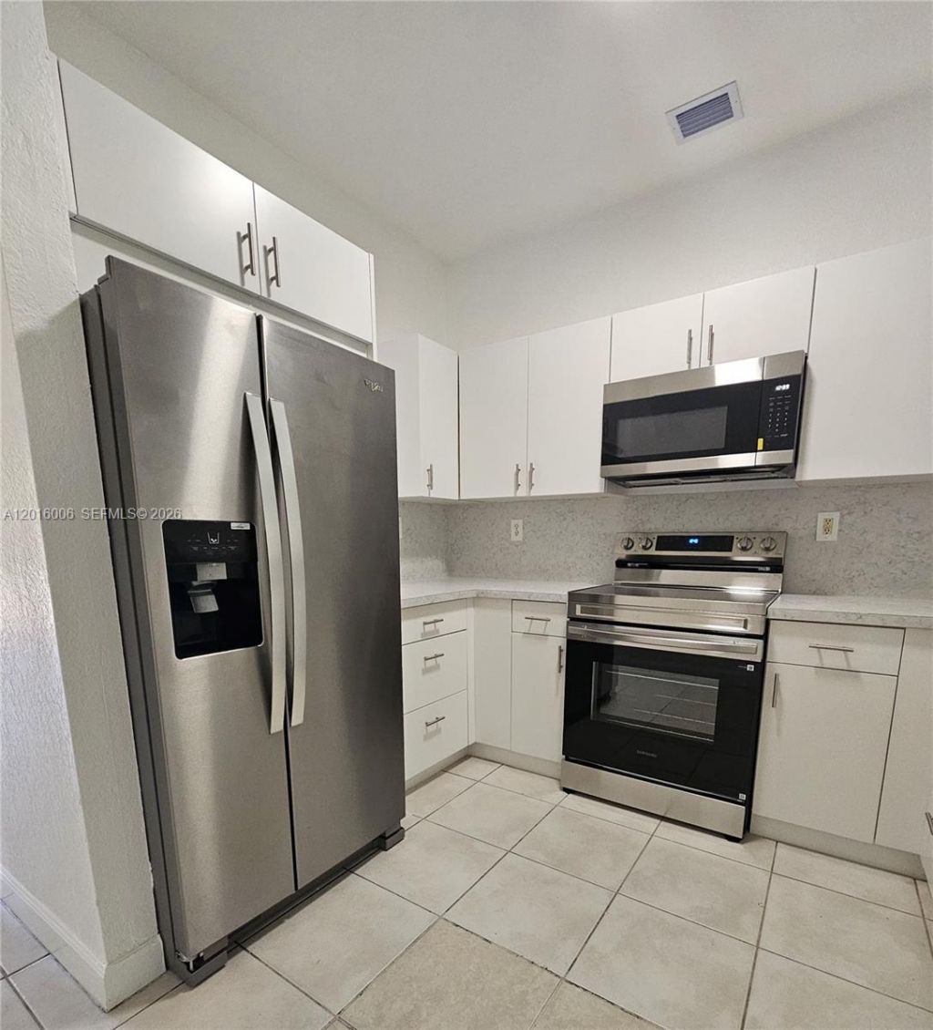 17720 NW 73, Unit 203, Hialeah, FL 33015 Photo
