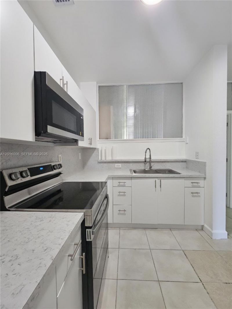 17720 NW 73, Unit 203, Hialeah, FL 33015 Photo