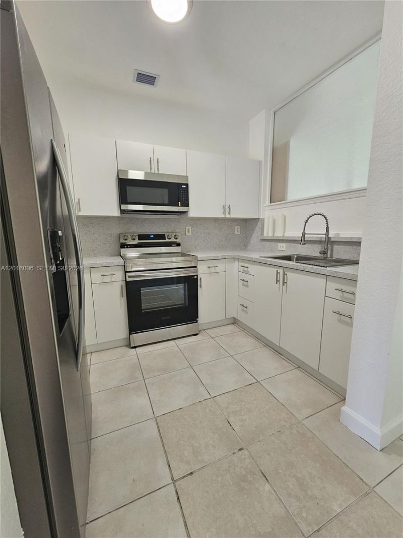 17720 NW 73, Unit 203, Hialeah, FL 33015 Photo