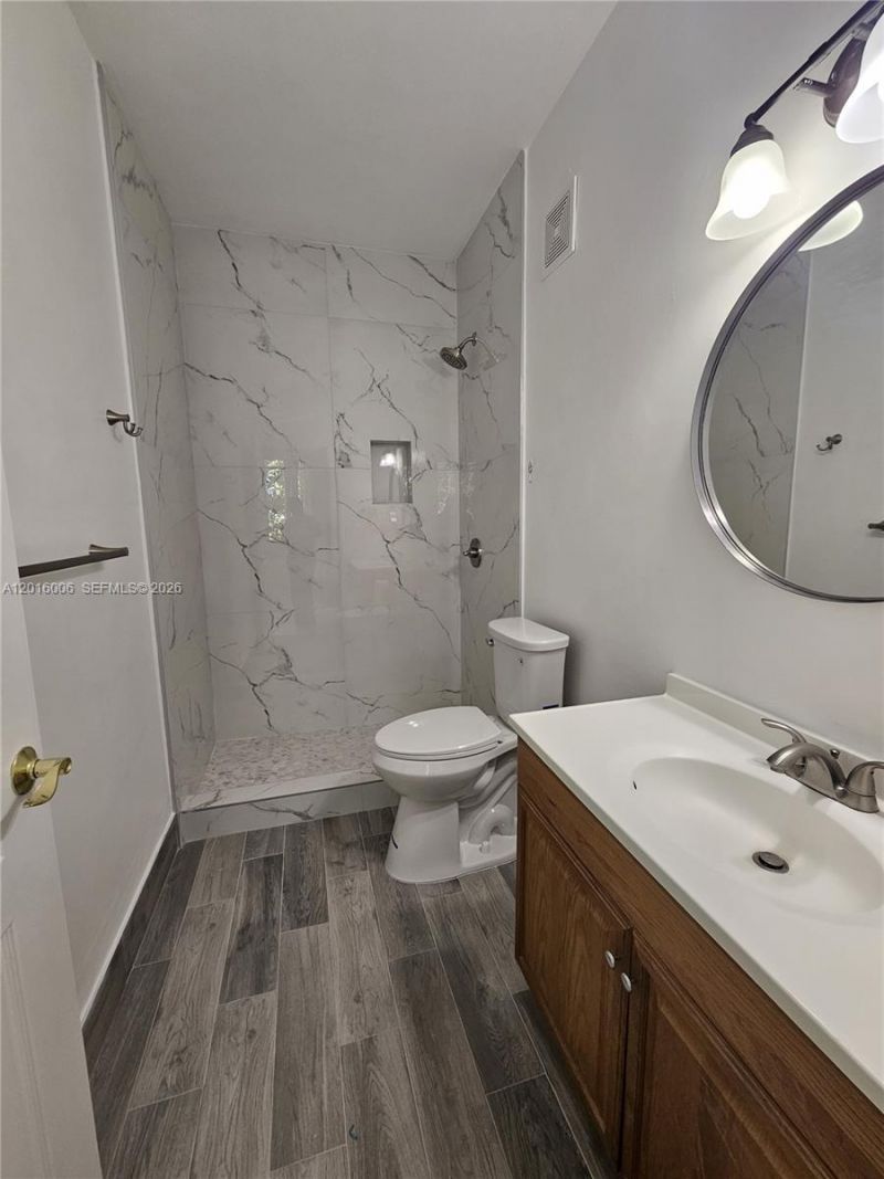 17720 NW 73, Unit 203, Hialeah, FL 33015 Photo