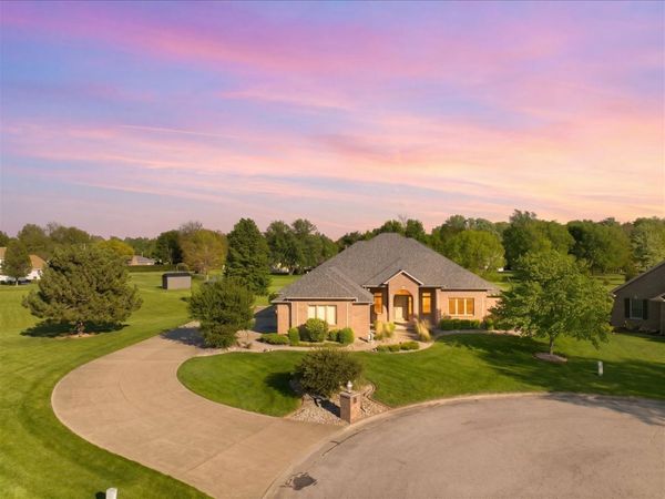 30 Canterbury Court, Fairbury, IL 61739