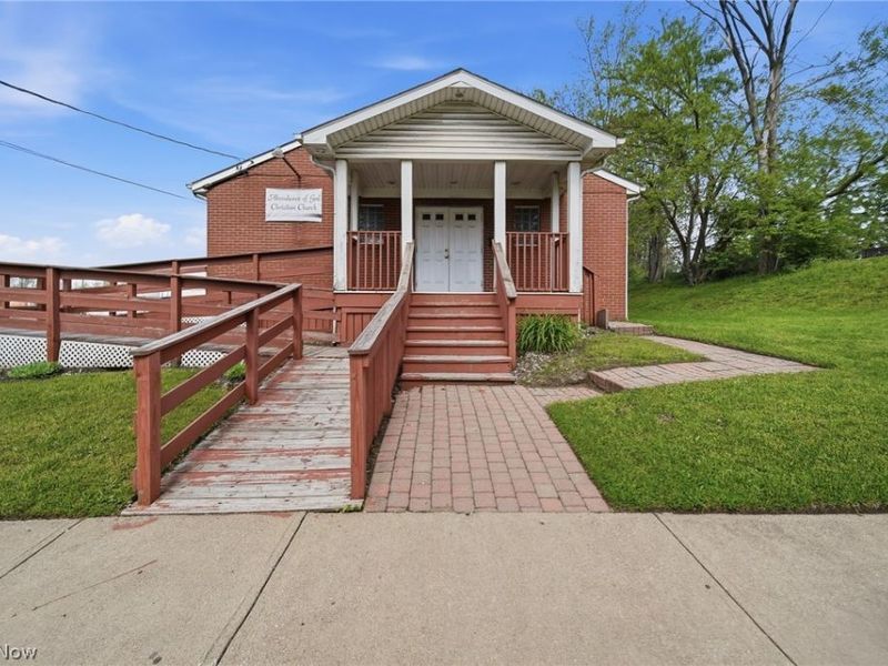 611 Hartford Avenue SE, Canton, OH 44707 Photo 2