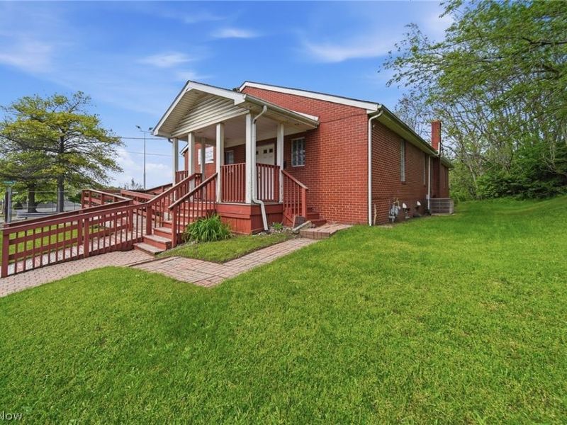 611 Hartford Avenue SE, Canton, OH 44707 Photo 4