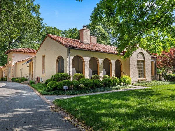 1655 E Walnut Street , Springfield, MO 65802