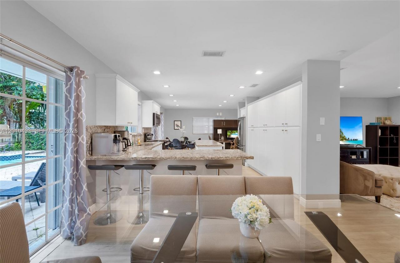 7711 Coquina Dr , North Bay Village, FL 33141 Photo