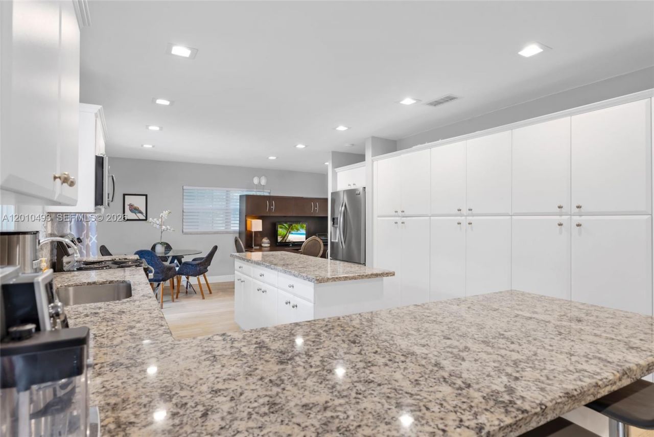 7711 Coquina Dr , North Bay Village, FL 33141 Photo