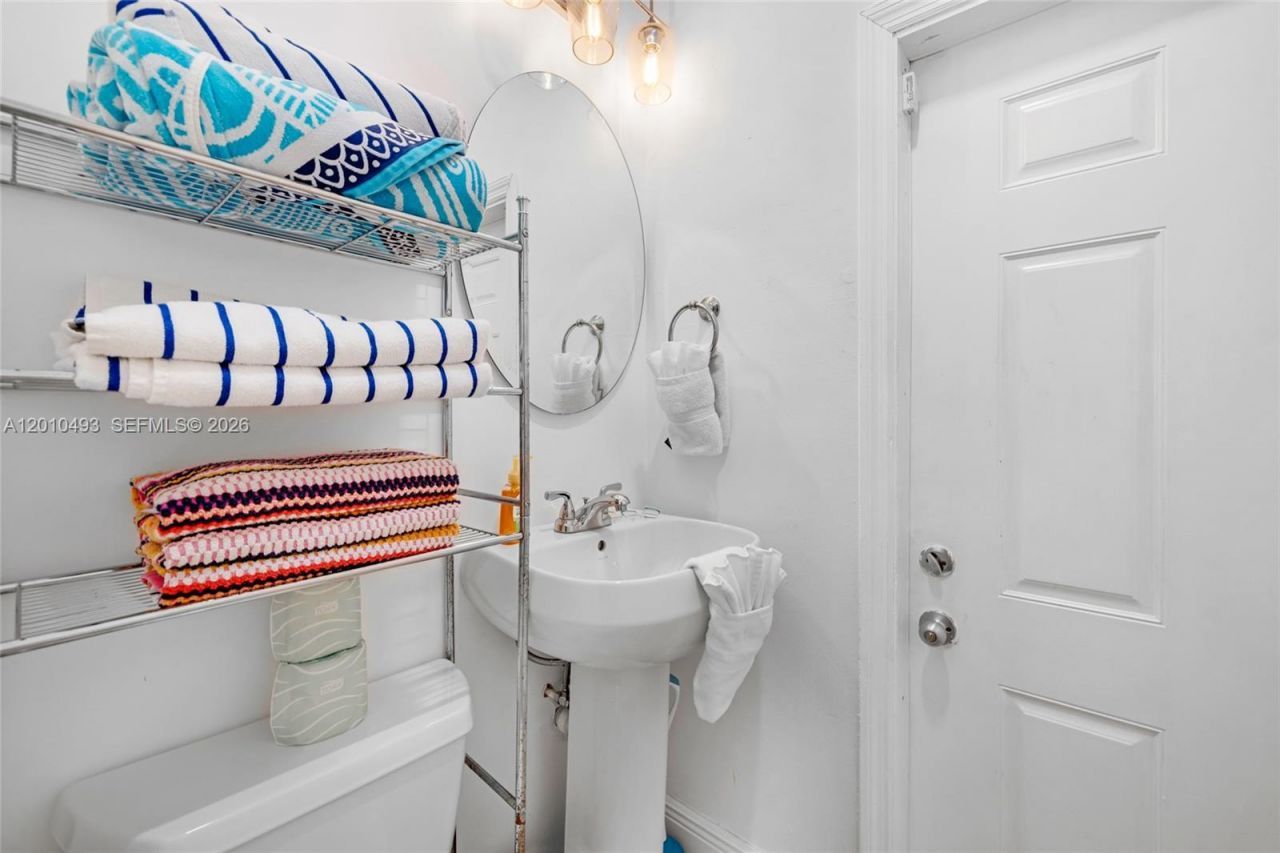 7711 Coquina Dr , North Bay Village, FL 33141 Photo