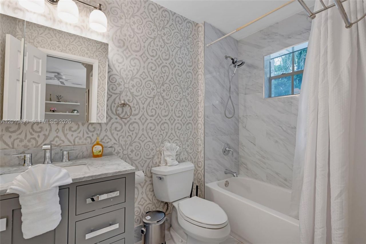7711 Coquina Dr , North Bay Village, FL 33141 Photo