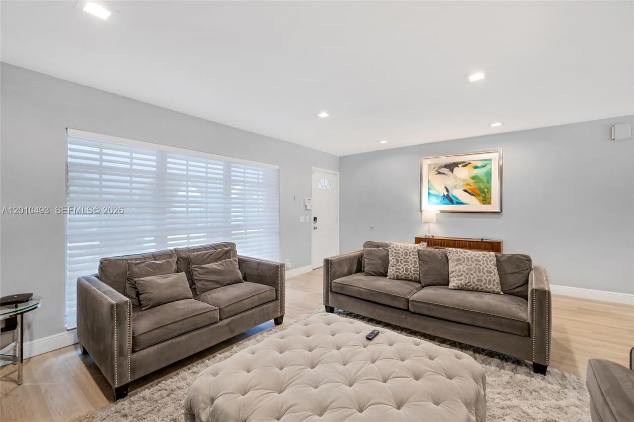 7711 Coquina Dr , North Bay Village, FL 33141 Photo