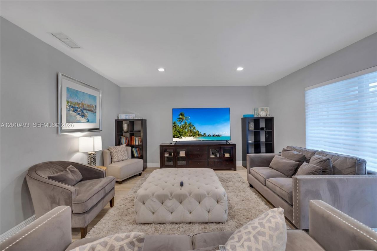 7711 Coquina Dr , North Bay Village, FL 33141 Photo