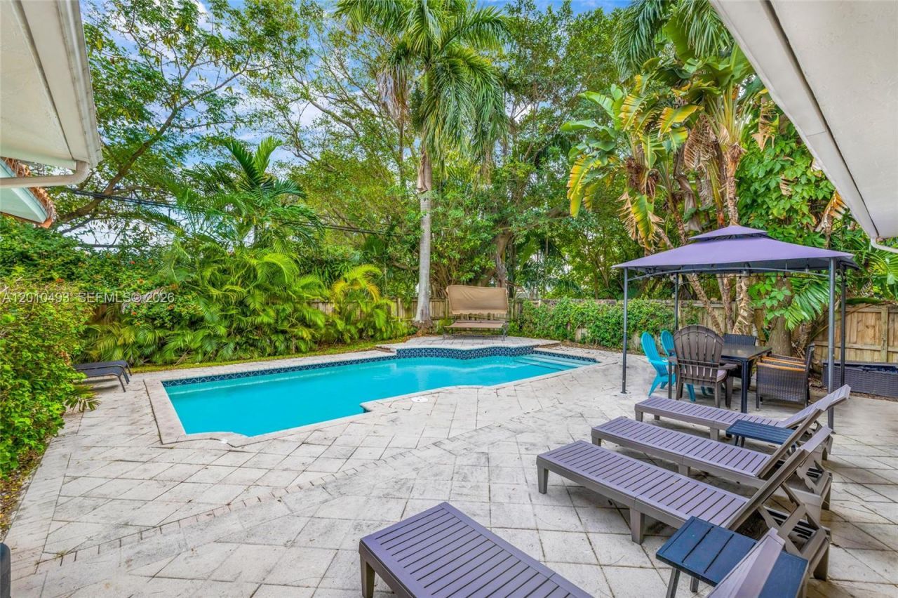 7711 Coquina Dr , North Bay Village, FL 33141 Photo