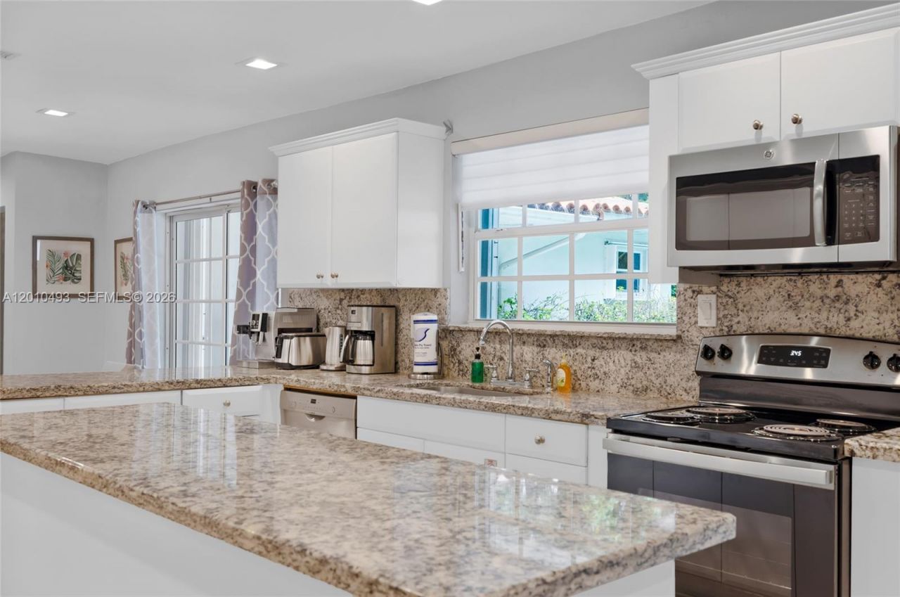 7711 Coquina Dr , North Bay Village, FL 33141 Photo