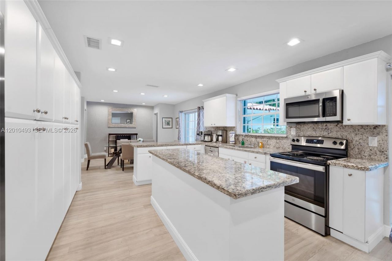 7711 Coquina Dr , North Bay Village, FL 33141 Photo