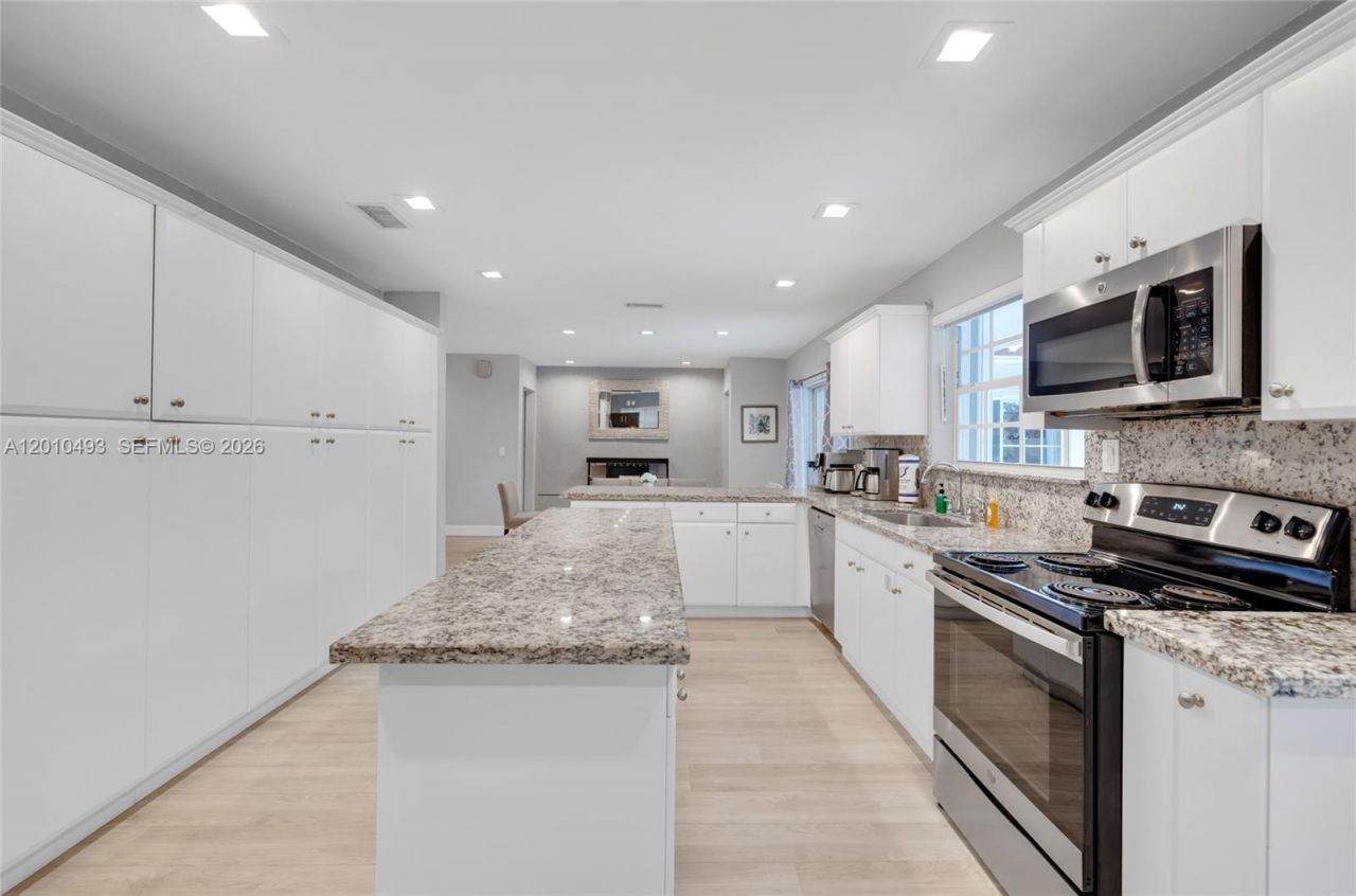 7711 Coquina Dr , North Bay Village, FL 33141 Photo