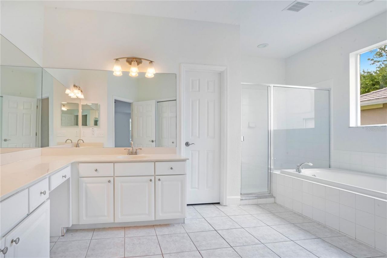 18013 Forest Retreat Lane, Tampa, FL 33647 Photo