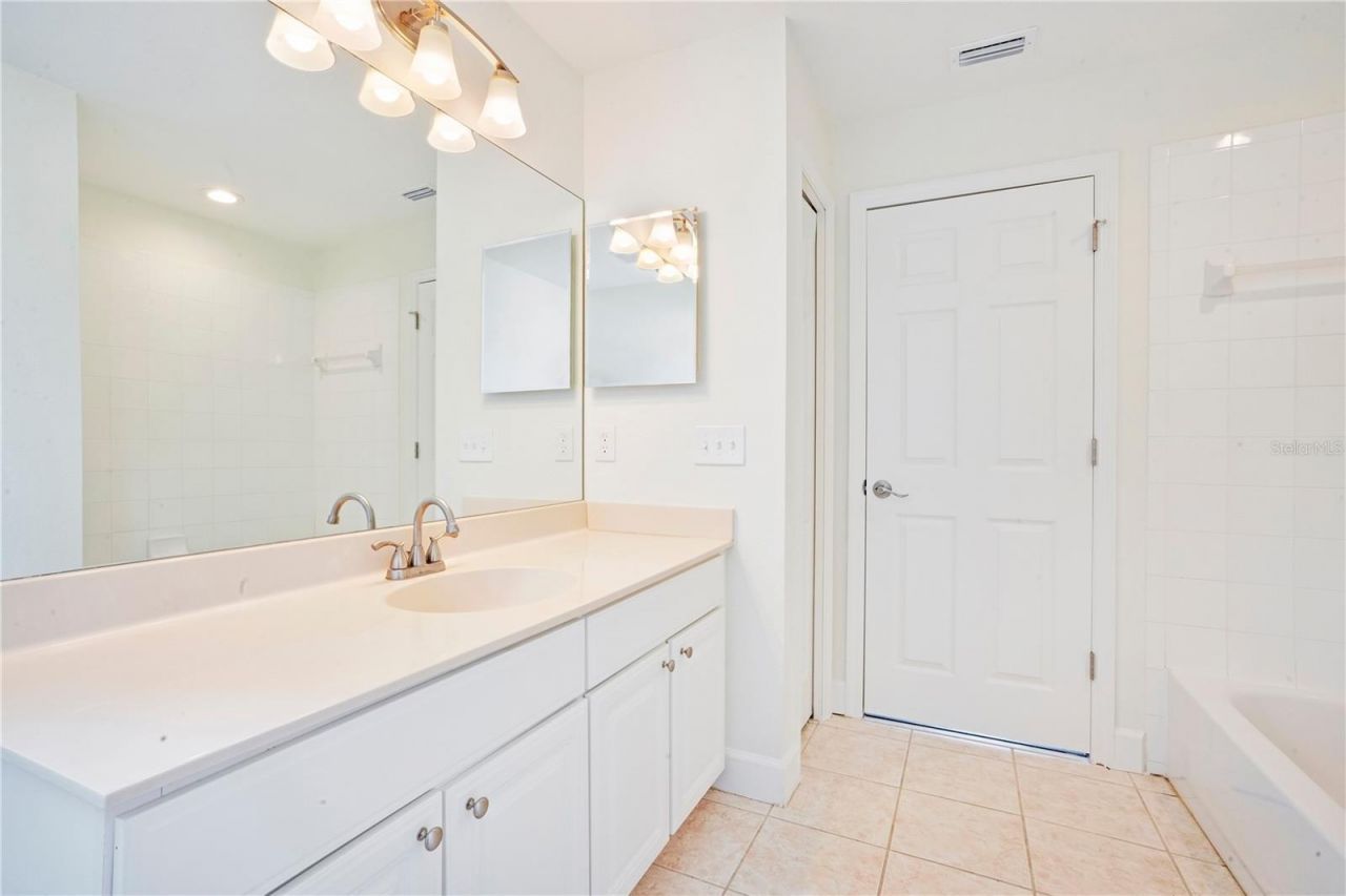 18013 Forest Retreat Lane, Tampa, FL 33647 Photo
