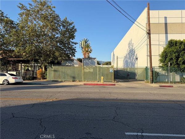 1423 Truman St, San Fernando, CA 91340