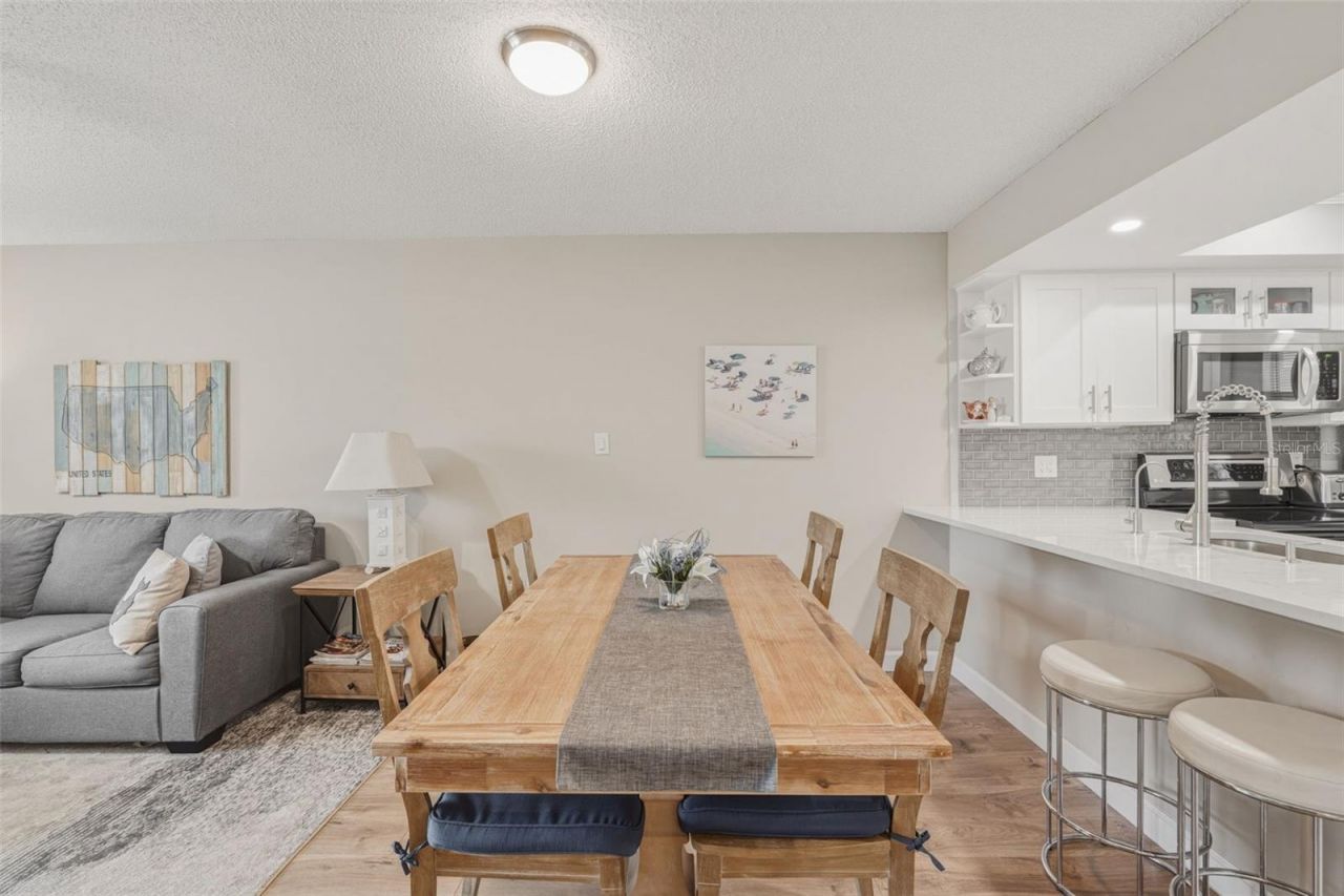 1520 Glen Oaks Drive E, Unit 247, Sarasota, FL 34232 Photo