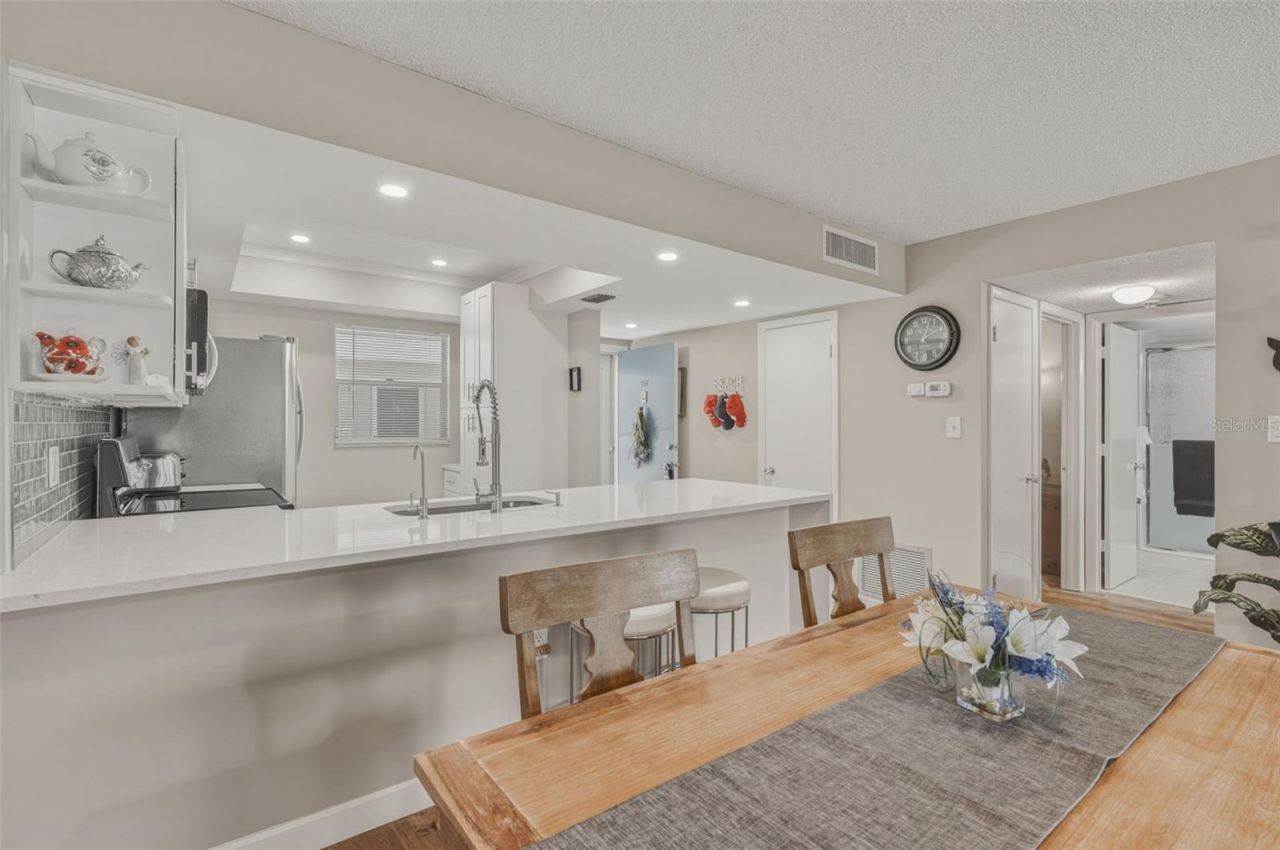 1520 Glen Oaks Drive E, Unit 247, Sarasota, FL 34232 Photo