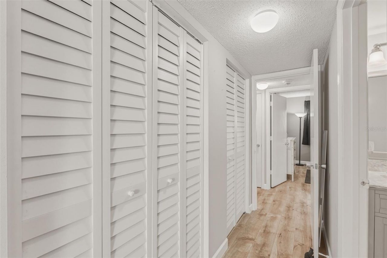 1520 Glen Oaks Drive E, Unit 247, Sarasota, FL 34232 Photo