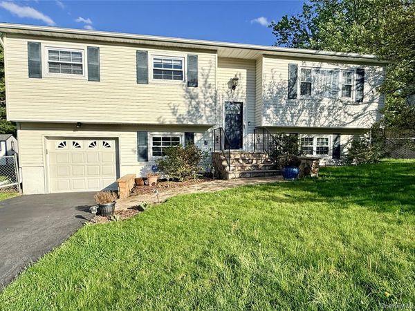 1 Weather Vane Way , Middletown, NY 10940