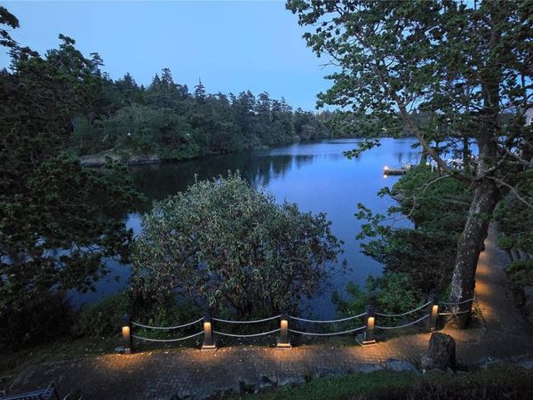 1085 Tillicum Rd, Unit #104, Esquimalt, BC V9A 7M3