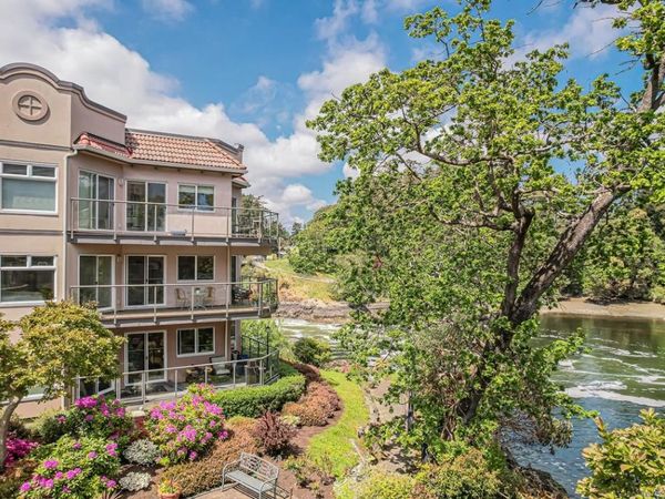 1085 Tillicum Rd, Unit #104, Esquimalt, BC V9A 7M3