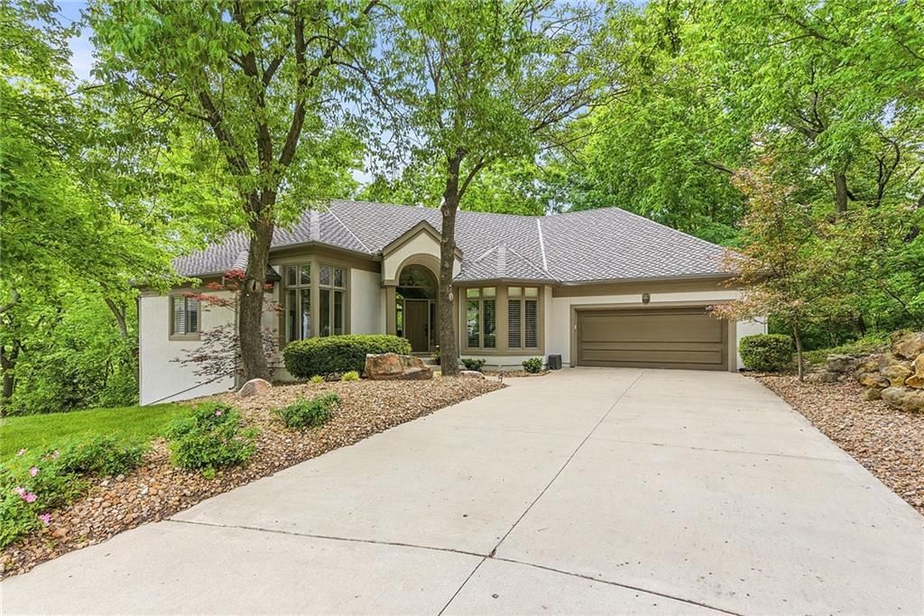 8414 Vista Circle, Parkville, MO 64152 Main Photo