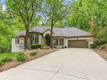 8414 Vista Circle, Parkville, MO 64152