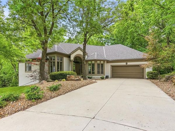 8414 Vista Circle, Parkville, MO 64152