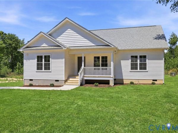 824 Nottoway Avenue , Blackstone, VA 23824