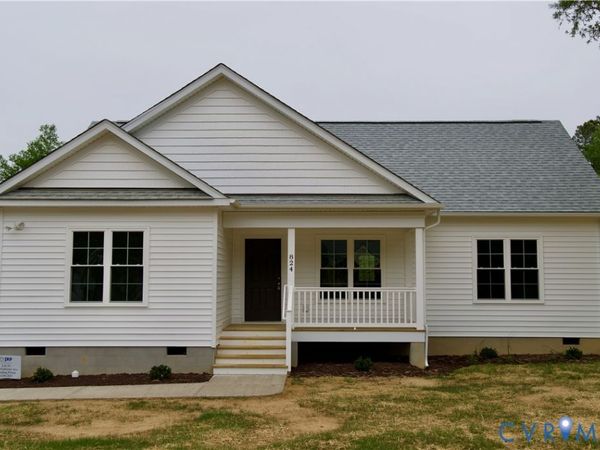 824 Nottoway Avenue , Blackstone, VA 23824