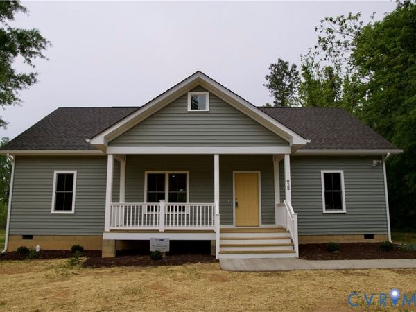822 Nottoway Avenue , Blackstone, VA 23824
