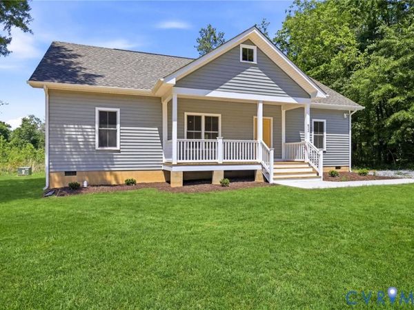 822 Nottoway Avenue , Blackstone, VA 23824