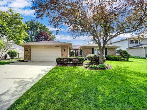 1129 S Salem Lane, Arlington Heights, IL 60005