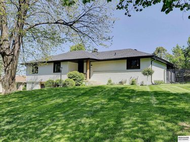 7078 Girard Street , Omaha, NE 68152