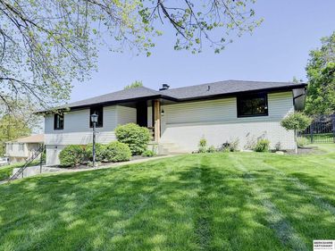 7078 Girard Street , Omaha, NE 68152