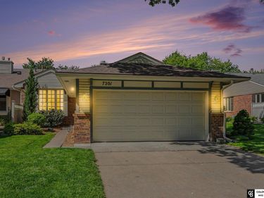 7201 Grand Oaks Drive , Lincoln, NE 68516