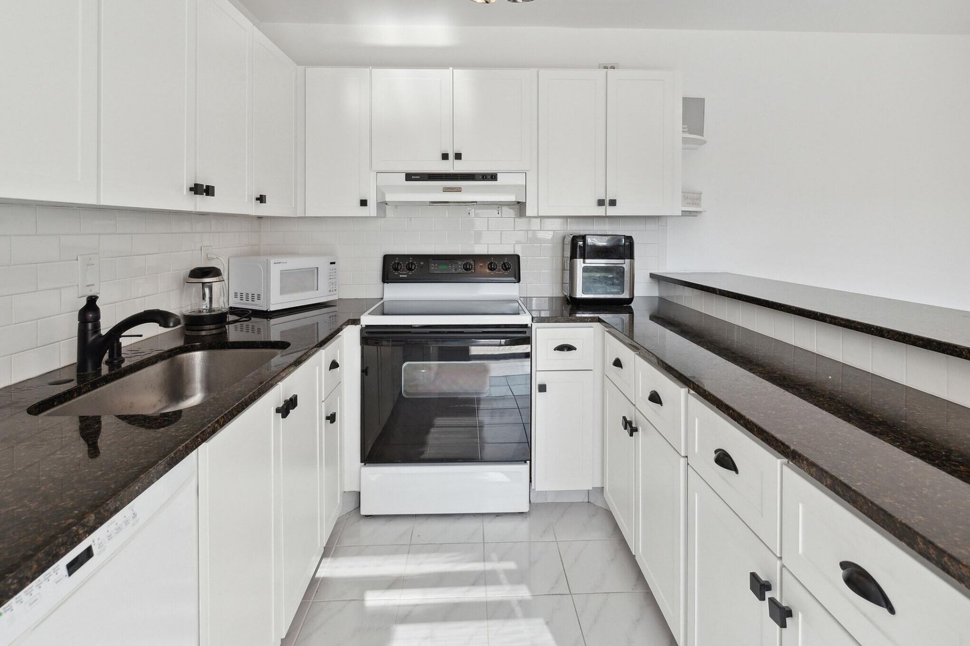 564 Springdale Circle, Palm Springs, FL 33461 Photo