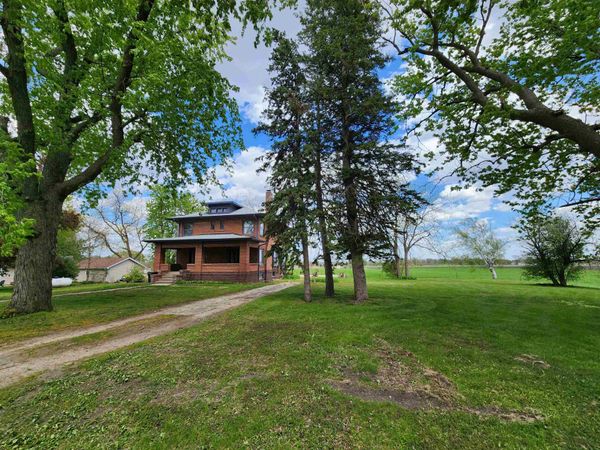 410 S 2nd Street , Mallard, IA 50562
