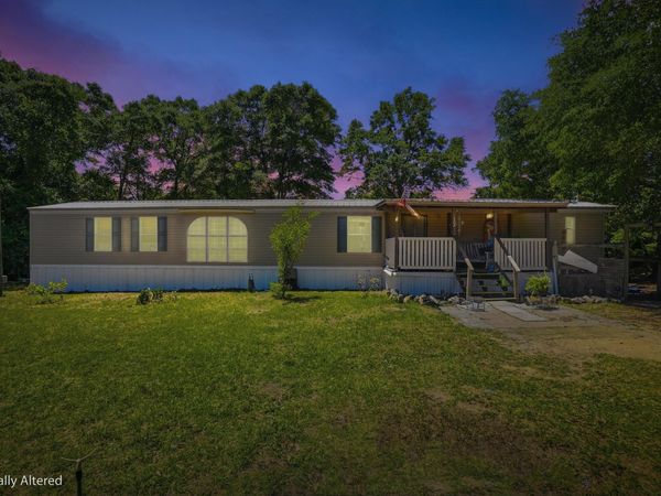 12 E Royal Palm Avenue, DeFuniak Springs, FL 32433