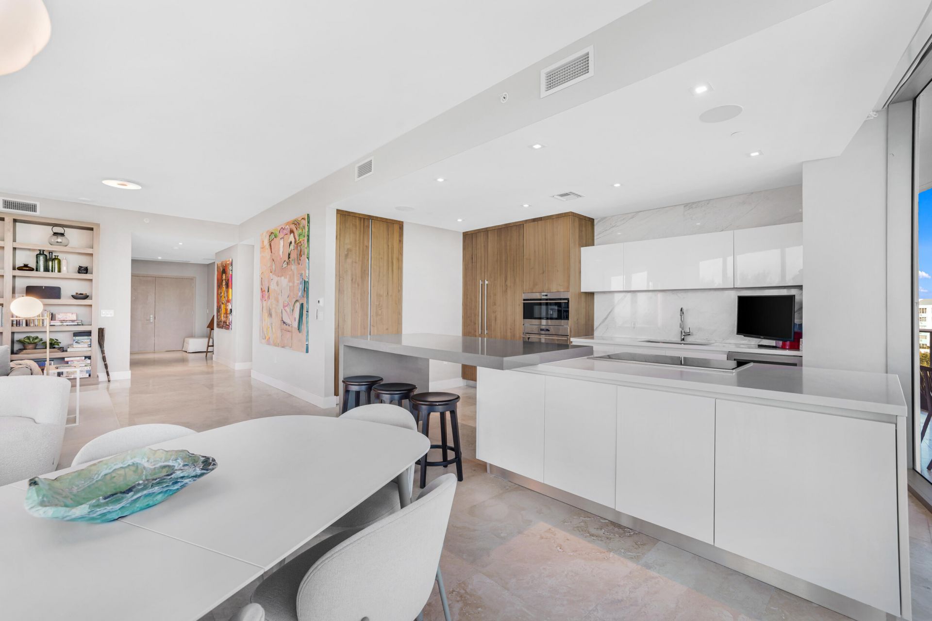 701 N Fort Lauderdale Beach Boulevard, Unit 406, Fort Lauderdale, FL 33304 Photo