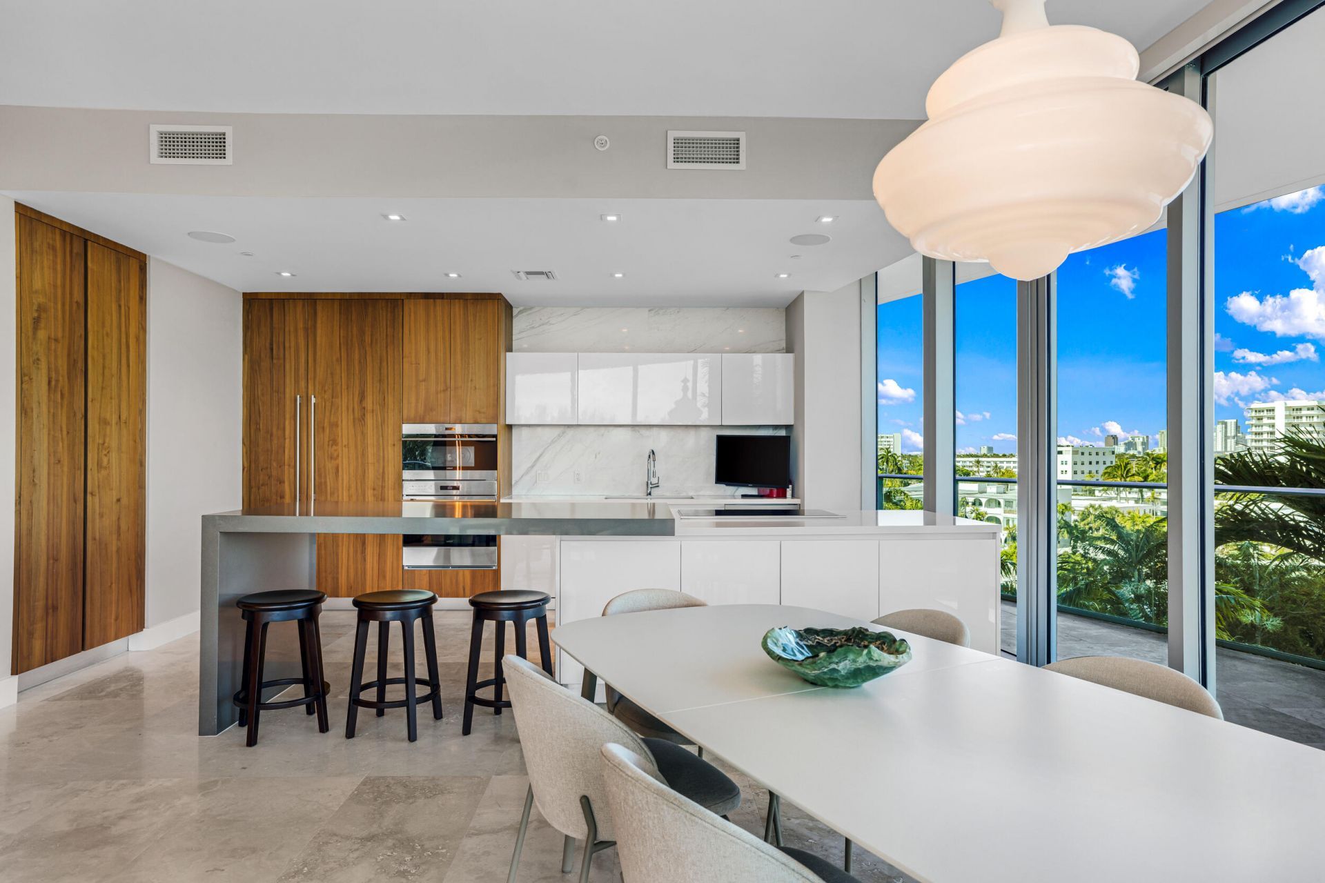 701 N Fort Lauderdale Beach Boulevard, Unit 406, Fort Lauderdale, FL 33304 Photo