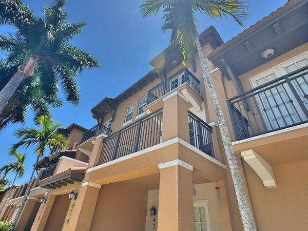 474 SW 147th Avenue, Pembroke Pines, FL 33027
