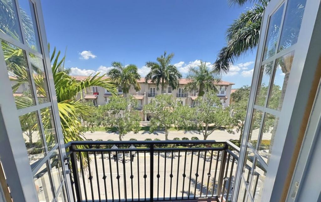 474 SW 147th Avenue, Pembroke Pines, FL 33027 Photo