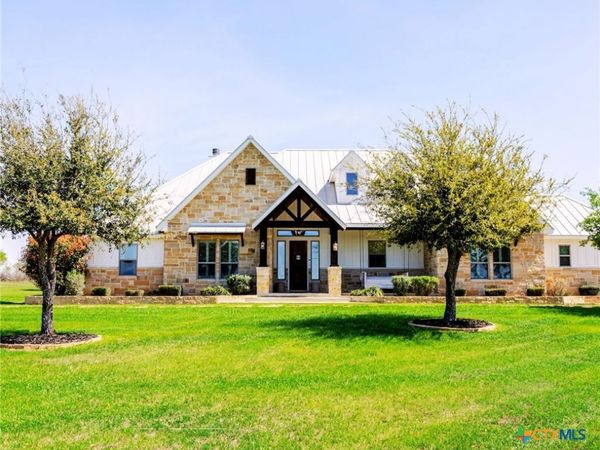 1260 County Road 361 , La Vernia, TX 78121