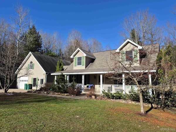 325 Foster Creek Drive, Chocolay Twp, MI 49855