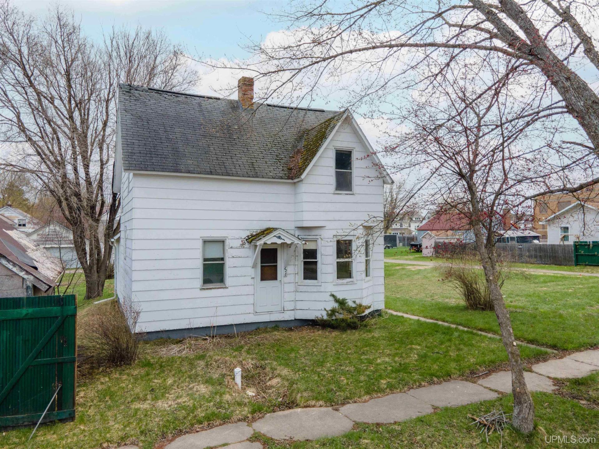 628 N 7th Avenue, Iron River, MI 49935 Main Photo